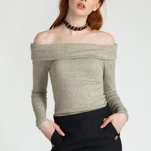 NWOT metallic off shoulder long sleeve holiday party cute elegant